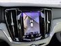 Volvo V60 Cross Country B5 AWD Pro | Trekhaak | Panoramadak | Head-up Display | Harman Kardon Audio | Parkeerverwarming | 360° Camera | Parkeersensoren | Stoelverwarming voor en achter | Elektrisch Verstelbare Voorstoelen | Cruise Control Adaptief | BLIS