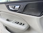 Volvo V60 Cross Country B5 AWD Pro | Trekhaak | Panoramadak | Head-up Display | Harman Kardon Audio | Parkeerverwarming | 360° Camera | Parkeersensoren | Stoelverwarming voor en achter | Elektrisch Verstelbare Voorstoelen | Cruise Control Adaptief | BLIS