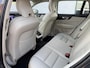 Volvo V60 Cross Country B5 AWD Pro | Trekhaak | Panoramadak | Head-up Display | Harman Kardon Audio | Parkeerverwarming | 360° Camera | Parkeersensoren | Stoelverwarming voor en achter | Elektrisch Verstelbare Voorstoelen | Cruise Control Adaptief | BLIS