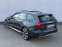 Volvo V60 Cross Country B5 AWD Pro | Trekhaak | Panoramadak | Head-up Display | Harman Kardon Audio | Parkeerverwarming | 360° Camera | Parkeersensoren | Stoelverwarming voor en achter | Elektrisch Verstelbare Voorstoelen | Cruise Control Adaptief | BLIS