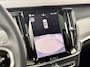 Volvo V90 T6 Plug-in Hybrid AWD Plus Dark | PHEV Long Range | SOH 100% | Luchtvering | Panoramadak | Harman Kardon Audio | Trekhaak | Sportstoelen | Keyless Entry | Elektrische Achterklep | Elektrisch Verstelbare Voorstoelen | Stoelverwarming | Lichtmetalen Velgen 20 inch | Navigatie | Apple Carplay | Android Auto