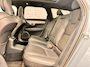 Volvo V90 T6 Plug-in Hybrid AWD Plus Dark | PHEV Long Range | SOH 100% | Luchtvering | Panoramadak | Harman Kardon Audio | Trekhaak | Sportstoelen | Keyless Entry | Elektrische Achterklep | Elektrisch Verstelbare Voorstoelen | Stoelverwarming | Lichtmetalen Velgen 20 inch | Navigatie | Apple Carplay | Android Auto
