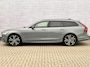 Volvo V90 T6 Plug-in Hybrid AWD Plus Dark | PHEV Long Range | SOH 100% | Luchtvering | Panoramadak | Harman Kardon Audio | Trekhaak | Sportstoelen | Keyless Entry | Elektrische Achterklep | Elektrisch Verstelbare Voorstoelen | Stoelverwarming | Lichtmetalen Velgen 20 inch | Navigatie | Apple Carplay | Android Auto