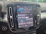 Volvo XC40 2.0 B4 Plus Dark / Pano. dak / Adaptieve Cruise / Trekhaak / Elek. verstelbare stoelen / Harman Kardon / Stoel+stuur verwarming / BLIS / Camera achter / Carplay & Android Auto /