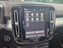 Volvo XC40 2.0 B4 Plus Dark / Pano. dak / Adaptieve Cruise / Trekhaak / Elek. verstelbare stoelen / Harman Kardon / Stoel+stuur verwarming / BLIS / Camera achter / Carplay & Android Auto /