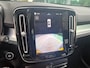 Volvo XC40 2.0 B4 Plus Dark / Pano. dak / Adaptieve Cruise / Trekhaak / Elek. verstelbare stoelen / Harman Kardon / Stoel+stuur verwarming / BLIS / Camera achter / Carplay & Android Auto /
