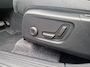 Volvo XC40 2.0 B4 Plus Dark / Pano. dak / Adaptieve Cruise / Trekhaak / Elek. verstelbare stoelen / Harman Kardon / Stoel+stuur verwarming / BLIS / Camera achter / Carplay & Android Auto /