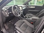 Volvo XC40 2.0 B4 Plus Dark / Pano. dak / Adaptieve Cruise / Trekhaak / Elek. verstelbare stoelen / Harman Kardon / Stoel+stuur verwarming / BLIS / Camera achter / Carplay & Android Auto /