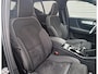Volvo XC40 2.0 B4 Plus Dark / Pano. dak / Adaptieve Cruise / Trekhaak / Elek. verstelbare stoelen / Harman Kardon / Stoel+stuur verwarming / BLIS / Camera achter / Carplay & Android Auto /