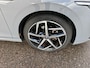 Volkswagen Golf 1.5 TSI 130pk Style / Panorama schuifk dak / Navigatie / LM 18 inch / LED / Parkeersensoren / APP