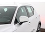 Volvo XC40 2.0 T4 Momentum | Uitklap Trekhaak | Org NL | Digital Cockpit | Camera | Stoelverwarming |