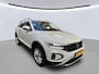 Volkswagen T-Roc 1.0 TSI 115pk Life Edition / Navigatie by APP / Camera / LM 17 inch / Climate control / LED / Park Assist