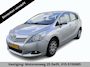 Toyota Verso 1.6 VVT-i ASPIRATION . NAVIGATIE . TREKHAAK (1300KG TREKGEWICHT) . PARKEERSENSOREN ACHTER . DEALER ONDERHOUDEN .
