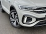 Volkswagen T-Roc 1.5 TSI 150pk DSG R-Line | Camera | Keyless | Elek. Achterklep | Dode hoek | Rijklaar incl. 1 jaar Bovag garantie