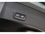 Volvo EX40 Single Motor Extended Range Ultra Europa 82 kWh | 45th Anniversary Edition | Panoramisch schuif-/ kanteldak | Harman Kardon | Elektrisch verstelbare voorstoelen met geheugen functie | 5 jaar garantie - (2 jaar extra fabrieksgarantie) | 20 inch lichtmetalen velgen | Extra getint glas achter | Verwarmde voorstoelen en stuurwiel | Pilot assist | Adaptieve cruise control