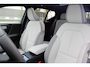 Volvo EX40 Single Motor Extended Range Ultra Europa 82 kWh | 45th Anniversary Edition | Panoramisch schuif-/ kanteldak | Harman Kardon | Elektrisch verstelbare voorstoelen met geheugen functie | 5 jaar garantie - (2 jaar extra fabrieksgarantie) | 20 inch lichtmetalen velgen | Extra getint glas achter | Verwarmde voorstoelen en stuurwiel | Pilot assist | Adaptieve cruise control