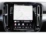 Volvo EX40 Single Motor Extended Range Ultra Europa 82 kWh | 45th Anniversary Edition | Panoramisch schuif-/ kanteldak | Harman Kardon | Elektrisch verstelbare voorstoelen met geheugen functie | 5 jaar garantie - (2 jaar extra fabrieksgarantie) | 20 inch lichtmetalen velgen | Extra getint glas achter | Verwarmde voorstoelen en stuurwiel | Pilot assist | Adaptieve cruise control