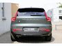 Volvo EX40 Single Motor Extended Range Ultra Europa 82 kWh | 45th Anniversary Edition | Panoramisch schuif-/ kanteldak | Harman Kardon | Elektrisch verstelbare voorstoelen met geheugen functie | 5 jaar garantie - (2 jaar extra fabrieksgarantie) | 20 inch lichtmetalen velgen | Extra getint glas achter | Verwarmde voorstoelen en stuurwiel | Pilot assist | Adaptieve cruise control