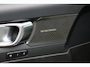 Volvo EX40 Single Motor Extended Range Ultra Europa 82 kWh | 45th Anniversary Edition | Panoramisch schuif-/ kanteldak | Harman Kardon | Elektrisch verstelbare voorstoelen met geheugen functie | 5 jaar garantie - (2 jaar extra fabrieksgarantie) | 20 inch lichtmetalen velgen | Extra getint glas achter | Verwarmde voorstoelen en stuurwiel | Pilot assist | Adaptieve cruise control