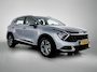 Kia Sportage 1.6 230pk Hybrid DynamicLine Automaat | Navigatie | Adaptieve Cruise Control | Climate Control | Camera | 17"LMV | LED | Trekhaak | Parkeersensoren | Apple Carplay/Android Auto |