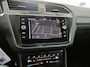 Volkswagen Tiguan 1.5 TSI R-Line Business+ / AUTOMAAT/ 2X R-LINE/ NAVI/ DIGITAL DASH/ CLIMATE/ STOELVERWARMING/ PARK. SENSOREN + CAMERA/ 19" LMV