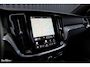Volvo V60 2.0 T8 Plug-in hybrid AWD Plus Dark | Zwenkbare trekhaak | Adaptieve cruise | Memory | Blis | Harman Kardon |