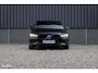 Volvo V60 2.0 T8 Plug-in hybrid AWD Plus Dark | Zwenkbare trekhaak | Adaptieve cruise | Memory | Blis | Harman Kardon |