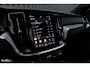 Volvo V60 2.0 T8 Plug-in hybrid AWD Plus Dark | Zwenkbare trekhaak | Adaptieve cruise | Memory | Blis | Harman Kardon |