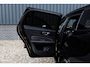 Volvo V60 2.0 T8 Plug-in hybrid AWD Plus Dark | Zwenkbare trekhaak | Adaptieve cruise | Memory | Blis | Harman Kardon |