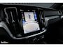 Volvo V60 2.0 T8 Plug-in hybrid AWD Plus Dark | Zwenkbare trekhaak | Adaptieve cruise | Memory | Blis | Harman Kardon |