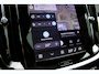 Volvo V60 T8 Plug-in hybrid AWD Plus Dark | Panoramadak | Trekhaak | Verwarmbare voorstoelen, achterbank en stuurwiel | Head-up display | 360 graden camera | Premium audio by Harman Kardon | Apple carplay/Android auto