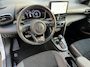 Toyota Yaris Cross 1.5 Hybrid 130 GR SPORT / Dealer onderhouden / tot 10 Jaar Toyota Garantie / Adaptieve CC / Navigatie / Stuur-, stoel- & voorruitverwarming / Dode hoek detectie / Climate Control / Apple Carplay Android / 18" LM wielen /