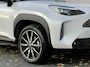 Toyota Yaris Cross 1.5 Hybrid 130 GR SPORT / Dealer onderhouden / tot 10 Jaar Toyota Garantie / Adaptieve CC / Navigatie / Stuur-, stoel- & voorruitverwarming / Dode hoek detectie / Climate Control / Apple Carplay Android / 18" LM wielen /
