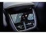 Volvo EX90 Twin Motor Ultra Executive Edition 7p. 106 kWh | Google | Bowers & Wilkins Audio | Luchtvering | Getint Glas | 360 Camera | Elektrochromatisch Panoramadak | Stoelverwarming Voor + Achter | Warmtepomp | Dodehoekdetectie | Elek. Stoelen | Elek. Achterklep | 22" LM