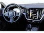 Volvo V60 B3 aut. Essential Edition | Achteruitrijcamera | Parkeersensoren |  Cruise Control | Navigatie | Apple Carplay | Android Auto