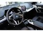 BMW IX2 eDrive20 67 kWh M Sport Pro Edition Shadowline/360 Camera/SOH98%/Keyless/Harman Kardon/Head-up/Memory/Sfeerverlichting/Panoramadak/Leder/19Inch