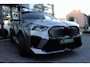 BMW IX2 eDrive20 67 kWh M Sport Pro Edition Shadowline/360 Camera/SOH98%/Keyless/Harman Kardon/Head-up/Memory/Sfeerverlichting/Panoramadak/Leder/19Inch