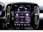Volvo XC40 B4 Plus Black Edition | Panoramadak | Trekhaak | Verwarmbare voorstoelen, achterbank en stuurwiel | 360 graden camera | Premium audio by Harman Kardon | Apple carplay/Android auto