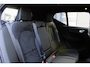 Volvo XC40 B4 Plus Black Edition | Panoramadak | Trekhaak | Verwarmbare voorstoelen, achterbank en stuurwiel | 360 graden camera | Premium audio by Harman Kardon | Apple carplay/Android auto