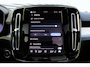 Volvo XC40 B4 Plus Black Edition | Panoramadak | Trekhaak | Verwarmbare voorstoelen, achterbank en stuurwiel | 360 graden camera | Premium audio by Harman Kardon | Apple carplay/Android auto