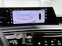 Peugeot E-3008 SUV Allure Avantage 73 kWh 210pk | Accu 95% | 526km WLTP Actieradius | Navigatie | 360° Camera | Stuurverwarming | Adaptieve Cruise Control | Climate Control | Parkeersensoren v+a | Dodehoeksensor | Led koplampen | Keyless | Draadloze Apple Carplay / Android Auto + Telefoonlader | Donker getint glas | Trekhaak | 19" Lichtmetalen velgen |