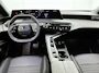 Peugeot E-3008 SUV Allure Avantage 73 kWh 210pk | Accu 95% | 526km WLTP Actieradius | Navigatie | 360° Camera | Stuurverwarming | Adaptieve Cruise Control | Climate Control | Parkeersensoren v+a | Dodehoeksensor | Led koplampen | Keyless | Draadloze Apple Carplay / Android Auto + Telefoonlader | Donker getint glas | Trekhaak | 19" Lichtmetalen velgen |