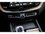 Volvo XC60 2.0 T6 Plug-in Hybrid AWD Ultra Dark | Trekhaak | Luchtvering | 360 Graden Camera | Panoramadak | Head-up Display | Harman Kardon Audio | Keyless Entry | Elektrische Achterklep | Elektrisch Verstelbare Voorstoelen | Stoelverwarming voor en achter | Cruise Control Adaptief | BLIS | Google Navigatie | Apple Carplay | Android Auto
