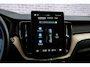 Volvo XC60 2.0 T6 Plug-in Hybrid AWD Ultra Dark | Trekhaak | Luchtvering | 360 Graden Camera | Panoramadak | Head-up Display | Harman Kardon Audio | Keyless Entry | Elektrische Achterklep | Elektrisch Verstelbare Voorstoelen | Stoelverwarming voor en achter | Cruise Control Adaptief | BLIS | Google Navigatie | Apple Carplay | Android Auto