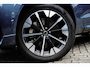Volvo XC60 2.0 T6 Plug-in Hybrid AWD Ultra Dark | Trekhaak | Luchtvering | 360 Graden Camera | Panoramadak | Head-up Display | Harman Kardon Audio | Keyless Entry | Elektrische Achterklep | Elektrisch Verstelbare Voorstoelen | Stoelverwarming voor en achter | Cruise Control Adaptief | BLIS | Google Navigatie | Apple Carplay | Android Auto