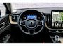 Volvo XC60 2.0 T6 Plug-in Hybrid AWD Ultra Dark | Trekhaak | Luchtvering | 360 Graden Camera | Panoramadak | Head-up Display | Harman Kardon Audio | Keyless Entry | Elektrische Achterklep | Elektrisch Verstelbare Voorstoelen | Stoelverwarming voor en achter | Cruise Control Adaptief | BLIS | Google Navigatie | Apple Carplay | Android Auto