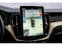 Volvo XC60 2.0 T6 Plug-in Hybrid AWD Ultra Dark | Trekhaak | Luchtvering | 360 Graden Camera | Panoramadak | Head-up Display | Harman Kardon Audio | Keyless Entry | Elektrische Achterklep | Elektrisch Verstelbare Voorstoelen | Stoelverwarming voor en achter | Cruise Control Adaptief | BLIS | Google Navigatie | Apple Carplay | Android Auto