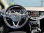 Opel Astra Sports Tourer 1.4 Innovation ✓Trekhaak✓Camera✓Carplay✓Navi✓Recent beurt gehad✓150pk✓Keyless✓Halfleder✓6 Bak✓Rijstrooksensor✓Dodehoeksensor✓Pdc V+A✓Lm velgen✓Clima✓Cruise✓N.A.P✓Apk tot 09-2027