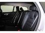 Volvo V60 T6 Recharge AWD Plus Dark - IntelliSafe Assist & Surround - 360º Camera - Harman Kardon audio - Adaptieve LED koplampen - Verwarmde voorstoelen, stuur & achterbank - Parkeersensoren voor & achter - Elektr. bedienb. voorstoelen met geheugen - Extra getint glas - 19' LMV