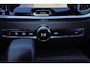 Volvo V60 T6 Recharge AWD Plus Dark - IntelliSafe Assist & Surround - 360º Camera - Harman Kardon audio - Adaptieve LED koplampen - Verwarmde voorstoelen, stuur & achterbank - Parkeersensoren voor & achter - Elektr. bedienb. voorstoelen met geheugen - Extra getint glas - 19' LMV